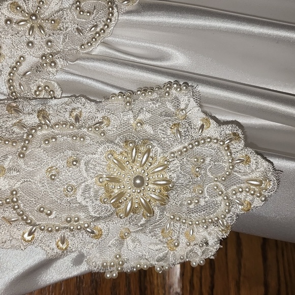 VINTAGE VICTORIAN WEDDING GOWN NWOT satin lace beading handmade size not marked - Picture 5 of 7